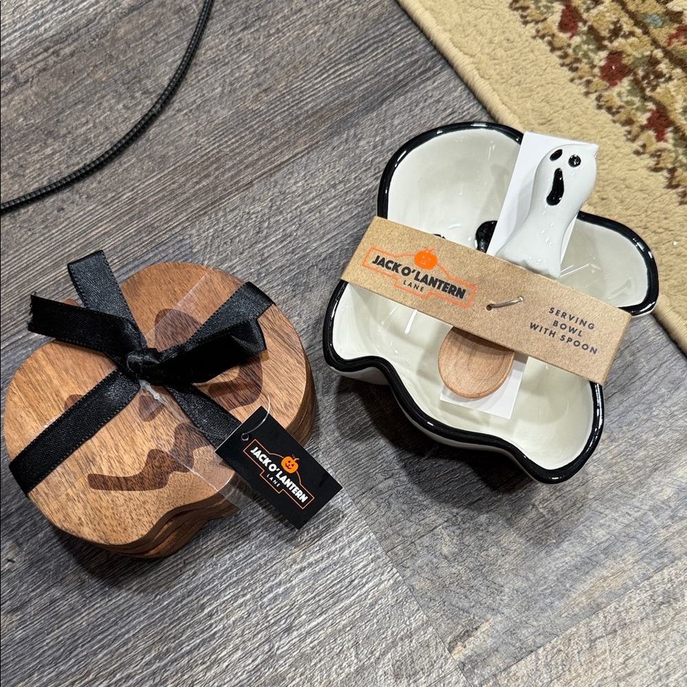 Ghost Serving Bowl with Spoon - White and Black and 4 cup holder